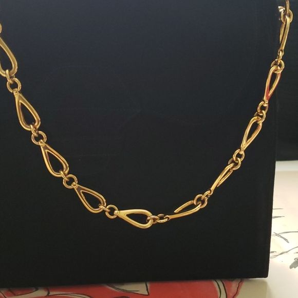 vintage velvet finish chain handbag - Picture 3 of 12